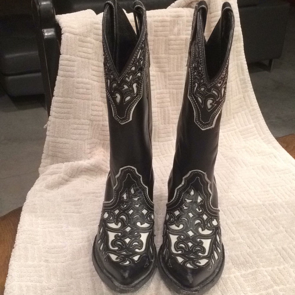 Ariat presido Black and White Snip Toe Cowboy Boot